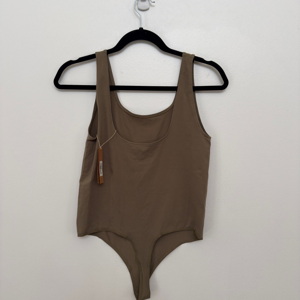 NWT Skims SOFT SMOOTHING
THONG BODYSUIT I ARMY GREEN